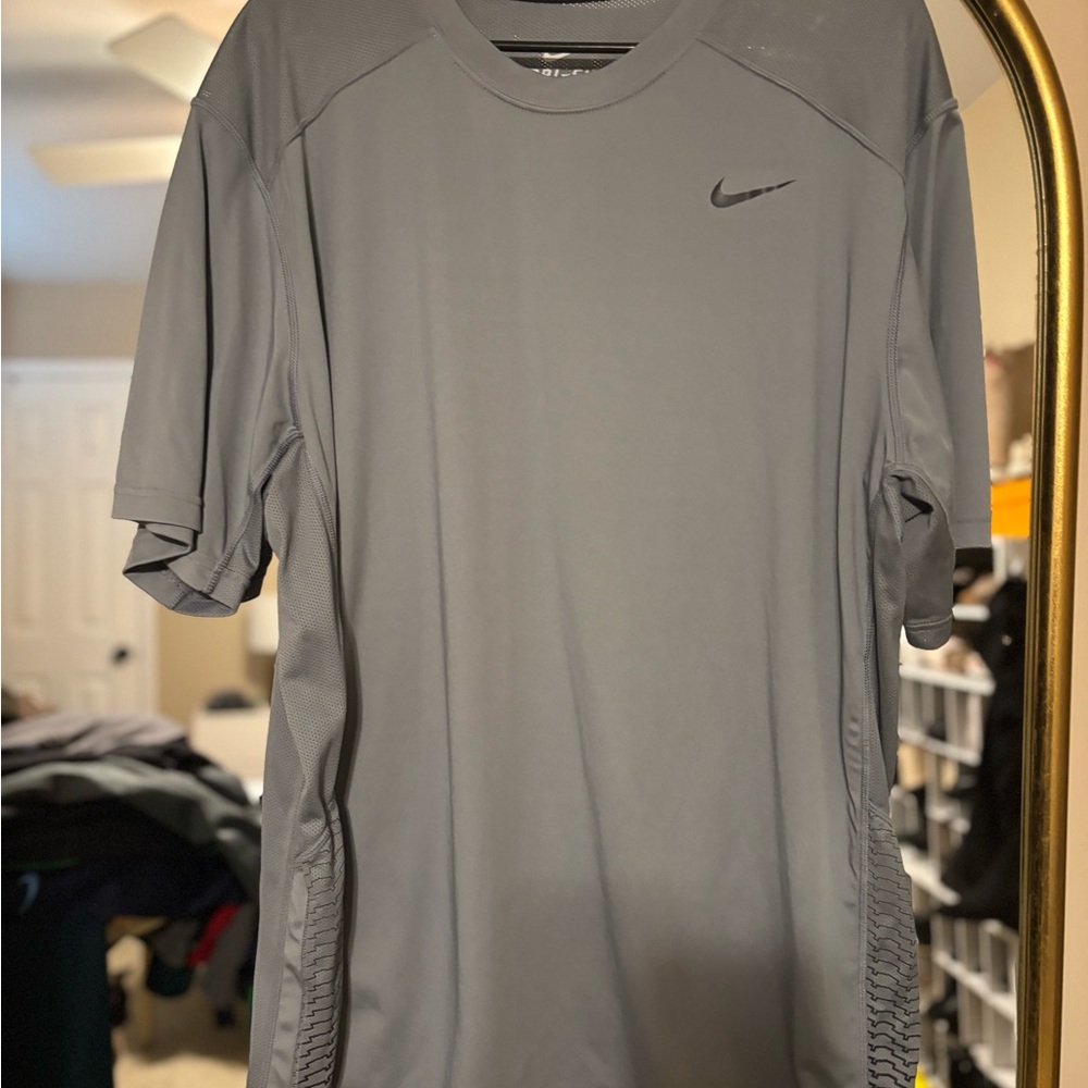 Nike Men's Short Sleeve Gray Tee